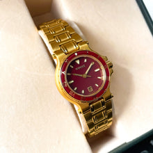 Load image into Gallery viewer, Extremely Rare Vintage Gucci Diver Quartz Watch with Burgundy Dial