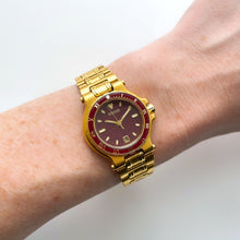 Load image into Gallery viewer, Extremely Rare Vintage Gucci Diver Quartz Watch with Burgundy Dial