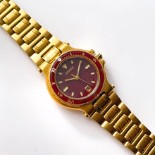 Load image into Gallery viewer, Extremely Rare Vintage Gucci Diver Quartz Watch with Burgundy Dial