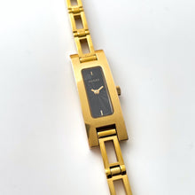 Load image into Gallery viewer, Vintage Ladies' 90s Gucci 3900L Quartz Watch with Rectangular Black Dial