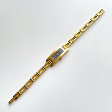 Load image into Gallery viewer, Vintage Ladies' 90s Gucci 3900L Quartz Watch with Rectangular Black Dial