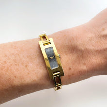 Load image into Gallery viewer, Vintage Ladies' 90s Gucci 3900L Quartz Watch with Rectangular Black Dial