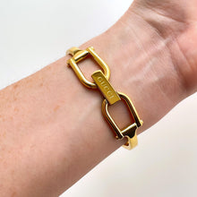 Load image into Gallery viewer, Vintage Ladies' Gold-Plated Gucci 1500L Bangle Quartz Watch with Beige Rectangular Dial