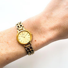 Load image into Gallery viewer, Vintage 1990s Gold-Plated Ladies' Seiko Quartz Watch with Round Dial and Intricate Bracelet