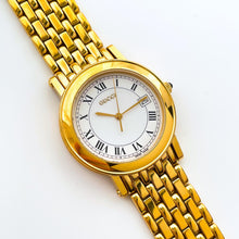 Load image into Gallery viewer, Vintage Unisex 90s Gucci 7300M Quartz Watch with Date Window and Gold-Plated Bracelet - Boxed