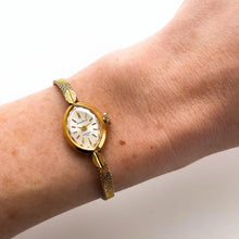 Load image into Gallery viewer, Vintage 1967 Gold-Plated Seiko 'Solar' Ladies' Mechanical Watch with Tiny Silver Dial and Thin Bracelet