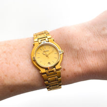 Load image into Gallery viewer, Vintage Gold-Plated Gucci 9200L Quartz Watch with Round Dial and Date Window