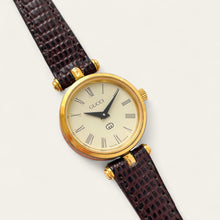 Load image into Gallery viewer, Vintage 80s Ladies' Gucci Stack Quartz Watch - Cream Dial, Brown Leather