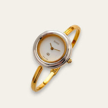 Load image into Gallery viewer, Rare 90s 11/12 Gucci Bangle Quartz Watch - Interchangeable Bezels