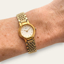 Load image into Gallery viewer, Vintage 90s Gold-Plated Ladies' Seiko Quartz Watch - Round Dial