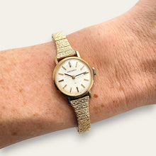 Load image into Gallery viewer, Vintage 1972 Gold-Plated Ladies' Mechanical Seiko Watch