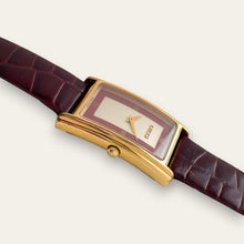 Load image into Gallery viewer, Vintage 1990s Gucci 2600M Quartz Watch - Rectangular Tank-Style Dial