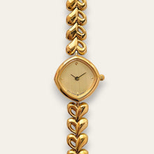Load image into Gallery viewer, Gold Tone Heart Link Bracelet Quartz Watch Retro Style