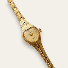 Load image into Gallery viewer, Vintage Ladies Sekonda Gold-Tone Quartz Watch - Heart Shaped Dial