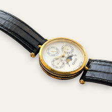 Load image into Gallery viewer, Gucci Moonphase Stack Triple Calendar Quartz Vintage Watch