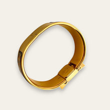 Load image into Gallery viewer, Vintage Hermès Loquet - 1990s Enamel Bangle Horse Motif Quartz Watch