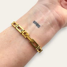 Load image into Gallery viewer, Vintage Ladies' 00s Gucci 3900L Quartz Watch - Black Dial - Boxed