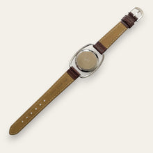 Load image into Gallery viewer, Vintage 1970s Gigandet "Space Age" Mechanical Watch - Silver Dial NOS