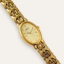 Load image into Gallery viewer, Vintage Seiko Gold-Tone Oval Ladies' Bracelet Watch | Herringbone Dial, Quartz