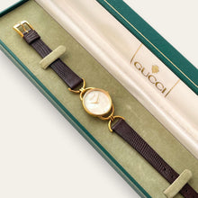 Load image into Gallery viewer, 1990s Vintage Gucci 6000.2.L Quartz Watch - Mother of Pearl Dial
