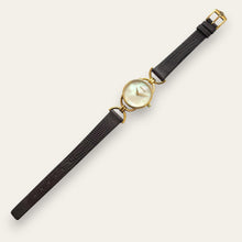 Load image into Gallery viewer, 1990s Vintage Gucci 6000.2.L Quartz Watch - Mother of Pearl Dial