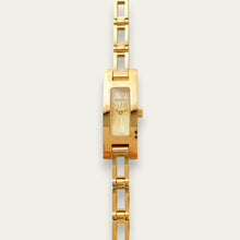 Load image into Gallery viewer, Vintage Gucci 3900L Ladies Quartz Watch Gold Guilloche Dial Box and Papers