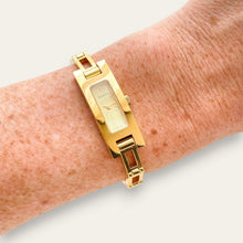 Load image into Gallery viewer, Vintage Gucci 3900L Ladies Quartz Watch Gold Guilloche Dial Box and Papers