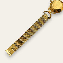 Load image into Gallery viewer, Vintage Gucci 6000.2.L Ladies Quartz Watch Black Dial Gold Tone Mesh