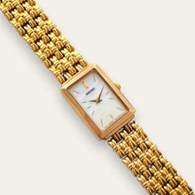 Load image into Gallery viewer, Vintage Seiko Ladies Watch Mother of Pearl Quartz Gold Tone Bracelet