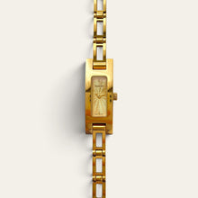 Load image into Gallery viewer, Vintage Gucci 3900L Ladies Quartz Watch Gold Guilloche Dial