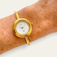 Load image into Gallery viewer, Vintage 1990s Gucci 1100L Ladies Quartz Watch Interchangeable Bezels