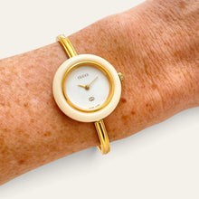 Load image into Gallery viewer, Vintage 1990s Gucci 1100L Ladies Quartz Watch Interchangeable Bezels