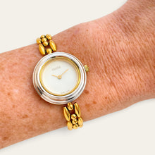 Load image into Gallery viewer, Vintage 1990s Gucci 11/12.2 Change Bezel Quartz Watch with 6 Bezels
