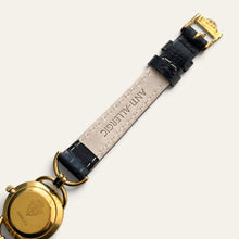 Load image into Gallery viewer, Vintage Gucci 6000L Mother of Pearl Dial Gold-Plated Quartz Ladies Watch