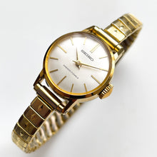 Load image into Gallery viewer, 1967 Gold-Tone Seiko Mechanical Watch with Silver Dial and Expanding Bracelet