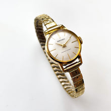 Load image into Gallery viewer, 1967 Gold-Tone Seiko Mechanical Watch with Silver Dial and Expanding Bracelet