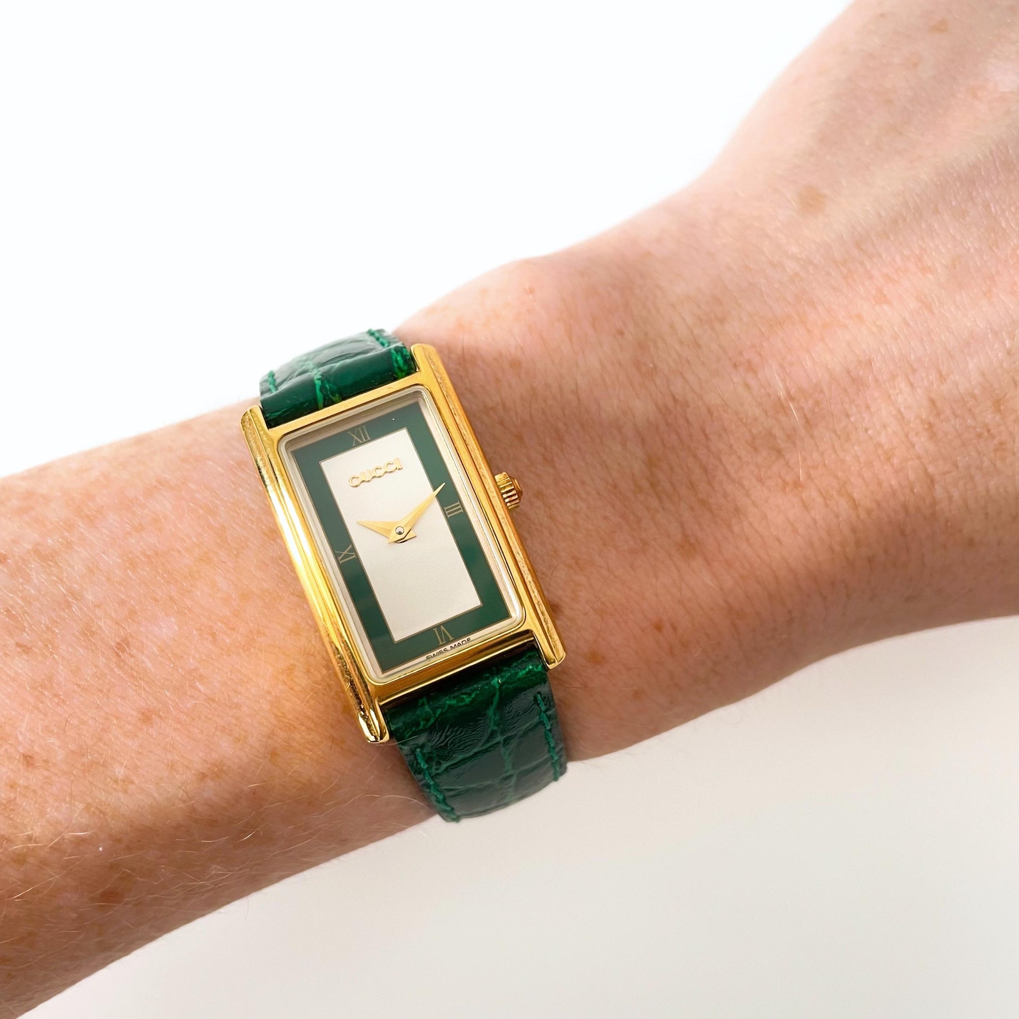 Vintage Gucci Rectangular Quartz Watch Vintage 1998 Gucci 2600L Quartz Watch with Rectangular Tank  main image 2