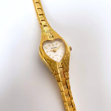 Load image into Gallery viewer, Vintage Sekonda Gold-Tone Quartz Watch with Heart Shaped Dial
