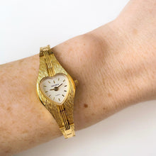 Load image into Gallery viewer, Vintage Sekonda Gold-Tone Quartz Watch with Heart Shaped Dial
