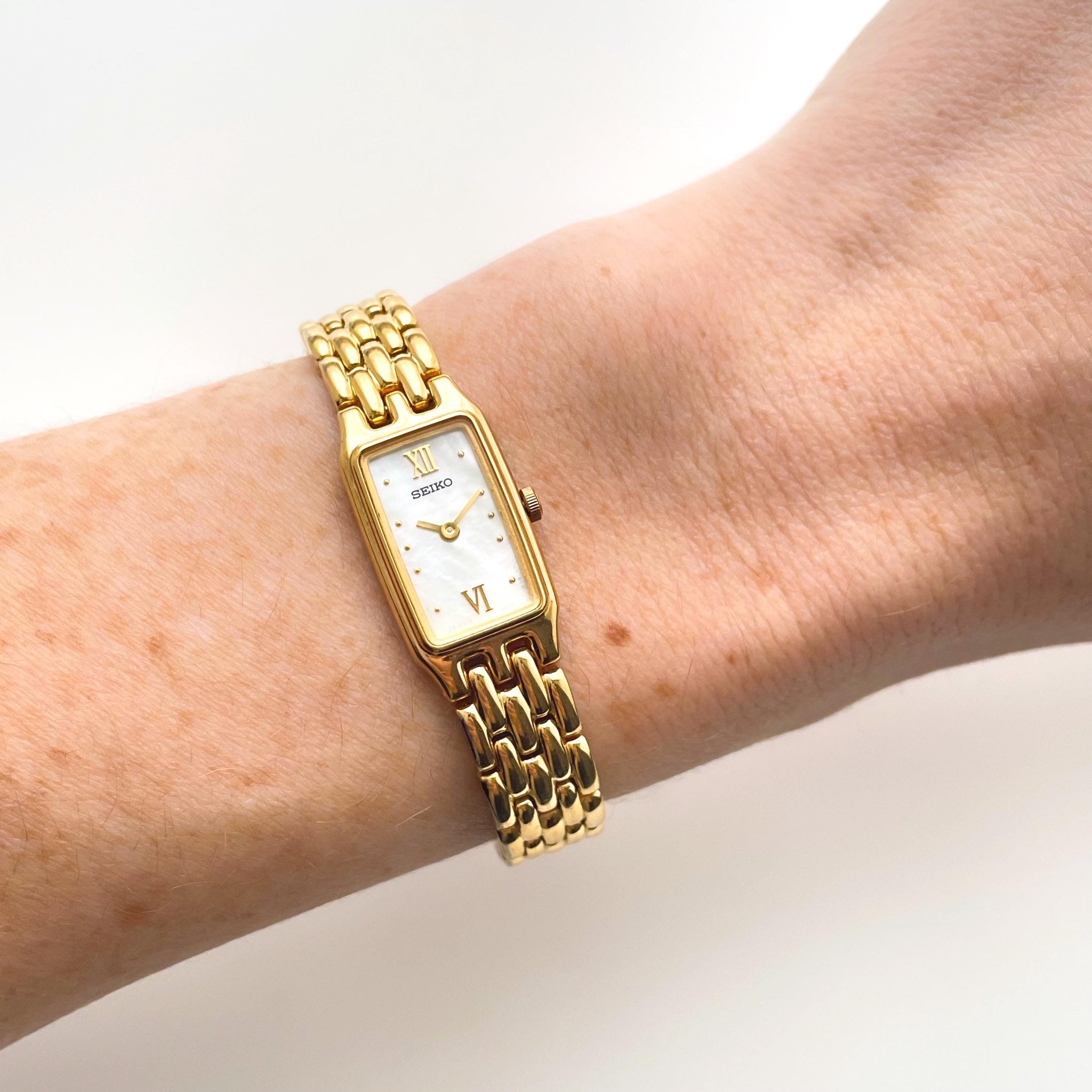 SEIKO VINTAGE クォーツ 金 ゴールド スモセコ 腕時計 レディース Thin Vintage 1990s Gold-Plated Ladies' Seiko Quartz Watch