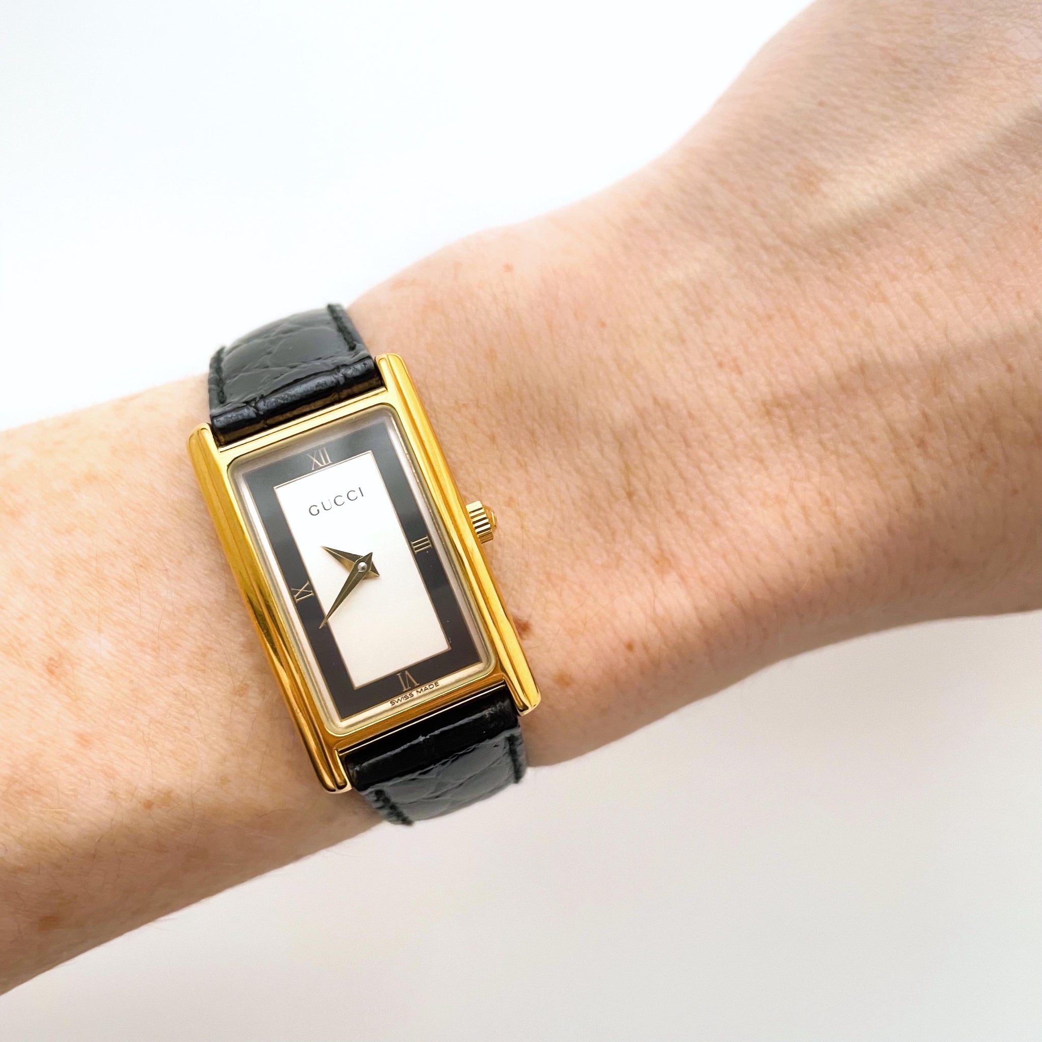 Vintage 1998 Gucci 2600L Quartz Watch with Rectangular Tank-Style