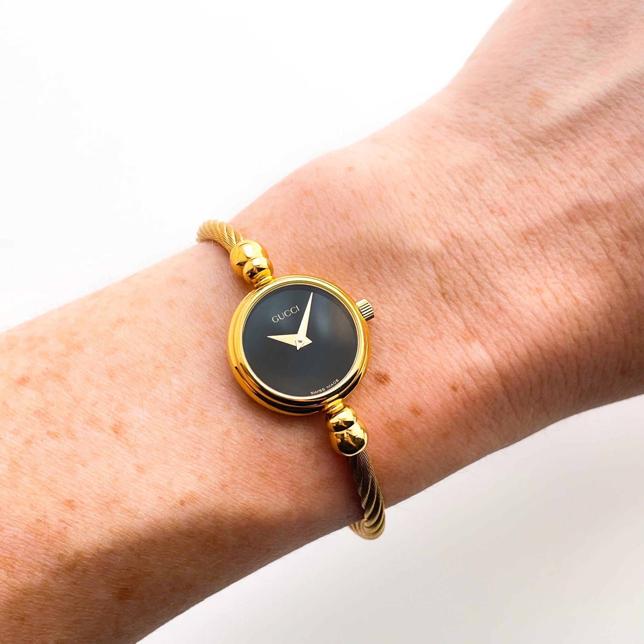 GUCCI グッチ 2700.2.L レディース 黒文字盤 クォーツ GUCCI 2700.2L Black Dial Gold Bangle Watch Quartz Women | eBay