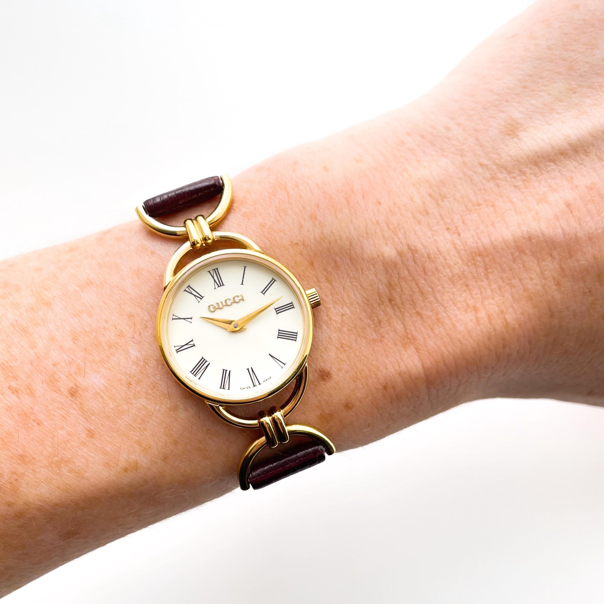GUCCI 6000.2.Lゴールド✖️パープル(レザー) 90s Gold-Plated Gucci 6000.2.L Quartz Watch with Burgundy Leather
