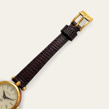 Load image into Gallery viewer, Vintage 80s Ladies&#39; Gucci Stack Quartz Watch - Cream Dial, Brown Leather
