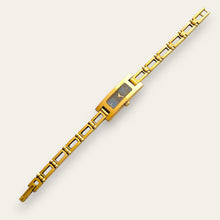 Load image into Gallery viewer, Vintage Ladies&#39; 00s Gucci 3900L Quartz Watch - Black Dial - Boxed
