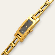 Load image into Gallery viewer, Vintage Ladies&#39; 00s Gucci 3900L Quartz Watch - Black Dial - Boxed
