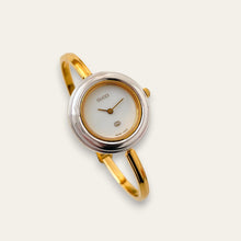 Load image into Gallery viewer, Rare 90s 11/12 Gucci Bangle Quartz Watch - Interchangeable Bezels
