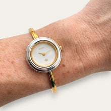 Load image into Gallery viewer, Rare 90s 11/12 Gucci Bangle Quartz Watch - Interchangeable Bezels
