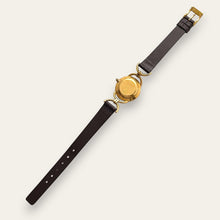Load image into Gallery viewer, 90s Gold-Plated Gucci 6000.2.L Quartz Watch with Burgundy Leather Strap
