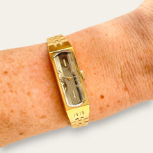 Load image into Gallery viewer, Vintage 1979 Gold-Plated Ladies' Seiko Mechanical Watch with Faceted Glass
